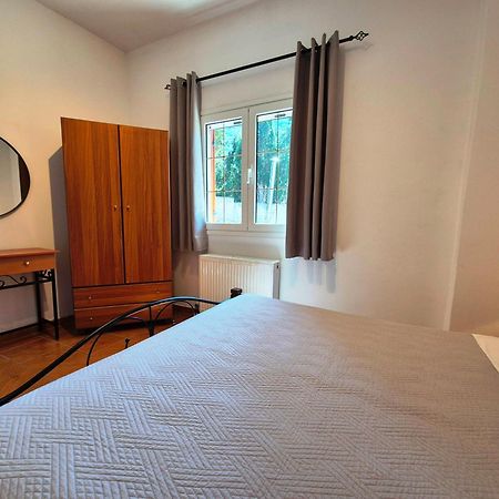 J&B Countryside Life - Just For Two Apartment Agios Matthaios  Luaran gambar